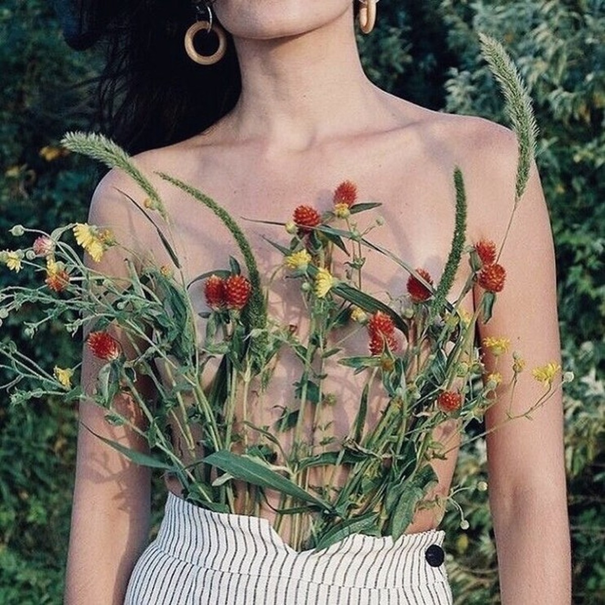 1200x1200, 323 Kb / женщина, цветы, трава, серьги, wildflowerboom