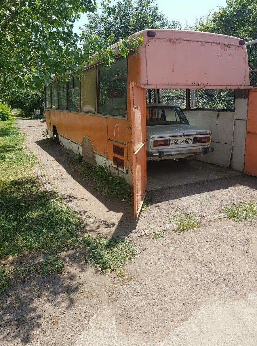 893x1200, 377 Kb / автомобиль, классика, ретро, автобус, гараж, жигули