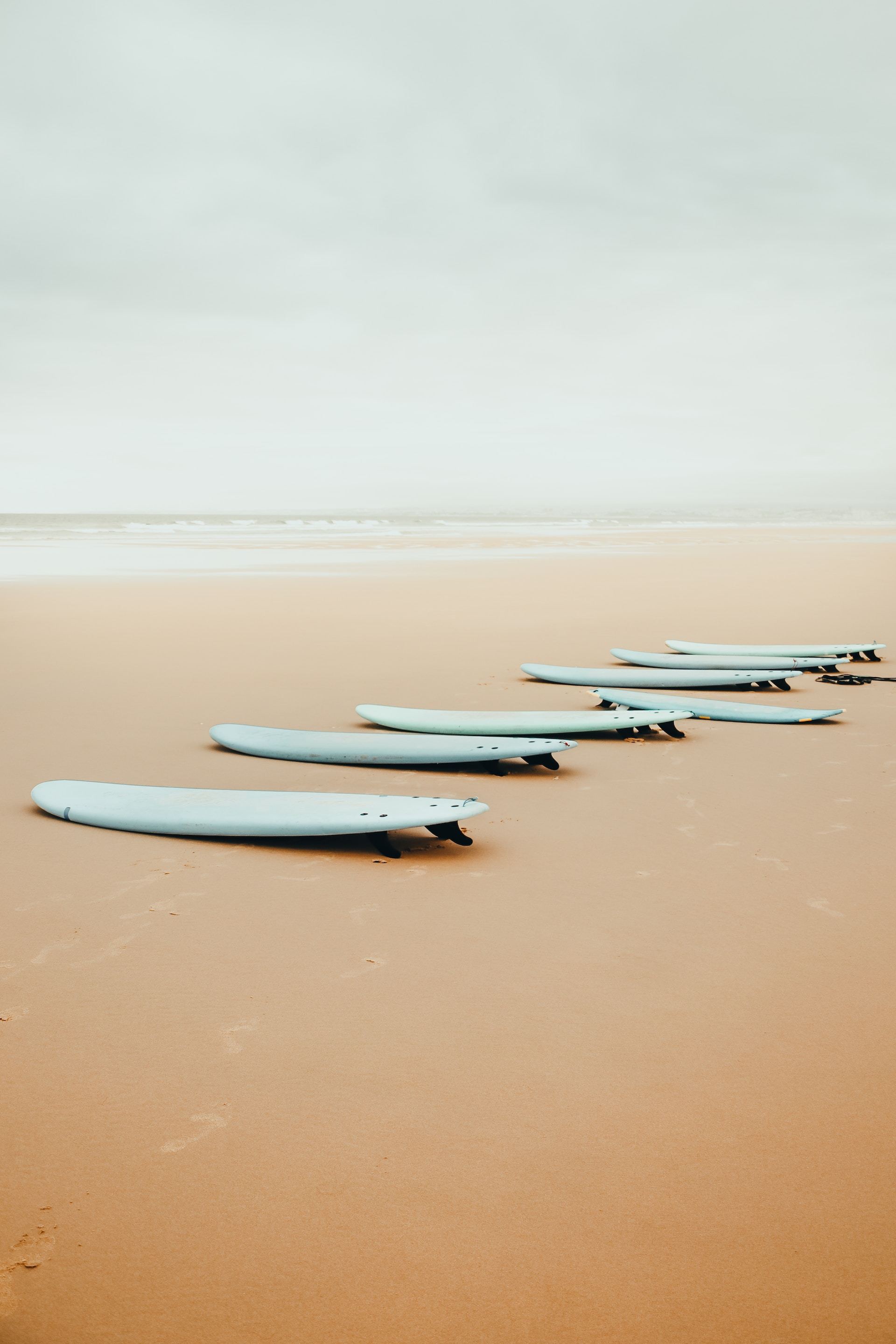 1920x2880, 312 Kb / Пляж, доска, песок, серфинг