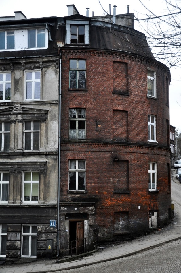 638x960, 210 Kb / здание, склон, кирпич, 28, Гданьск, Польша