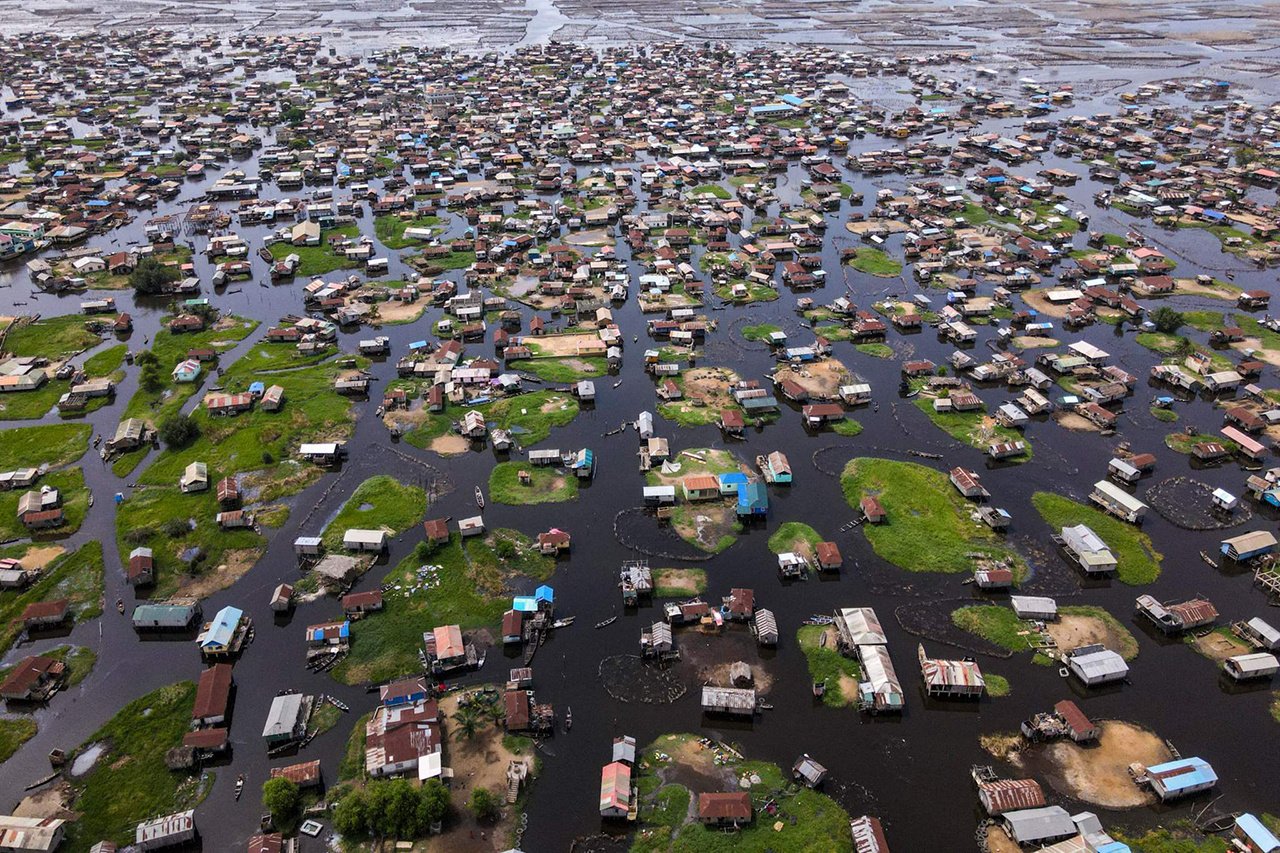 1280x853, 384 Kb / Бенин, дома, лодки, Африка, вода, затопление