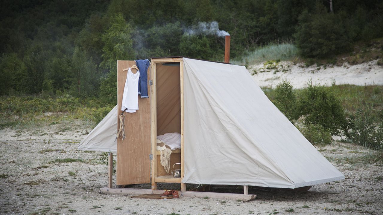 1280x720, 158 Kb / Палатка, баня, труба, дым, песок, пляж