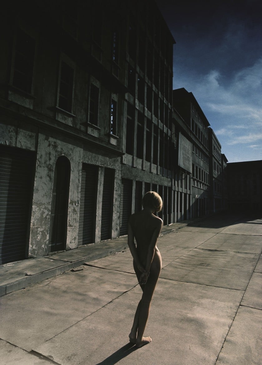 840x1169, 185 Kb / Mireille Darc , Satyricon, Fellini, танцующая, блондинка, каре, здание