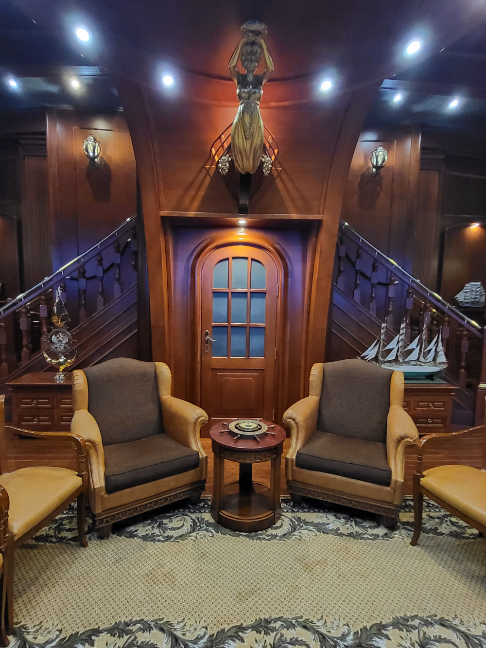 1000x1333, 225 Kb / Константиновский дворец, интерьер, кресла, столик, Pana