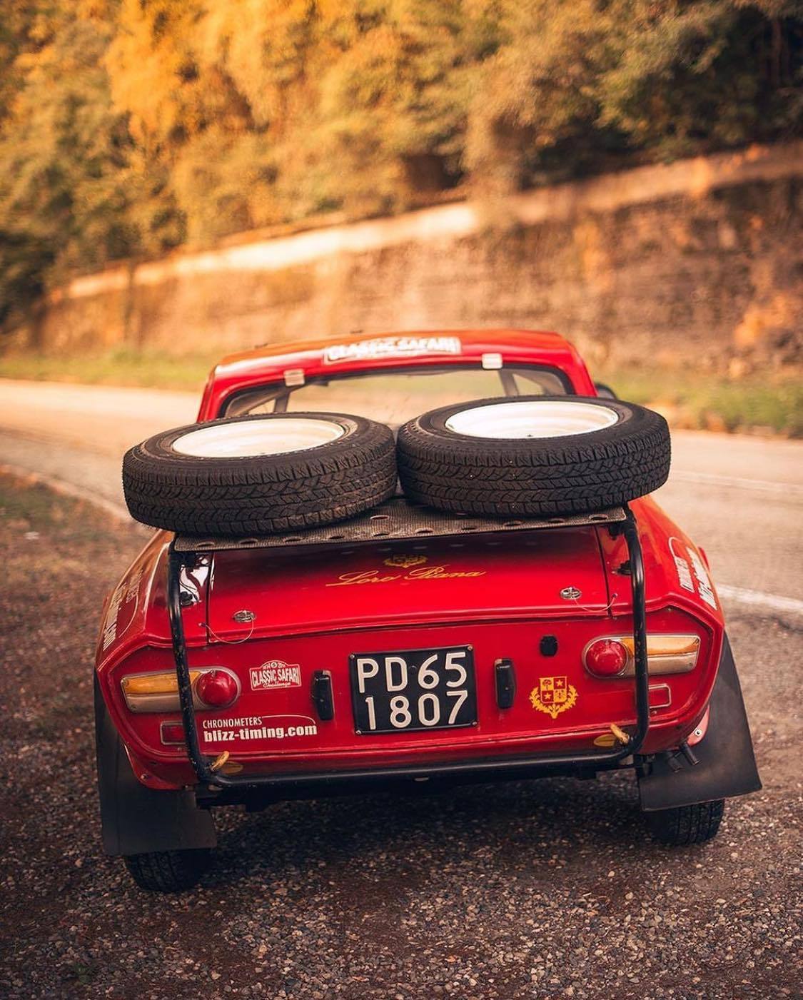 1125x1401, 217 Kb / автомобиль, классика, ретро, колёса, запаска, запасное колесо, ралли, гонка