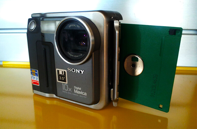 800x523, 92 Kb / фотоаппарат, дискета, Sony Mavica, Sony, Mavica