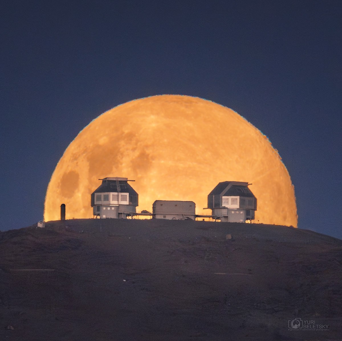 1200x1199, 203 Kb / Восход, луна, телескоп, Чили