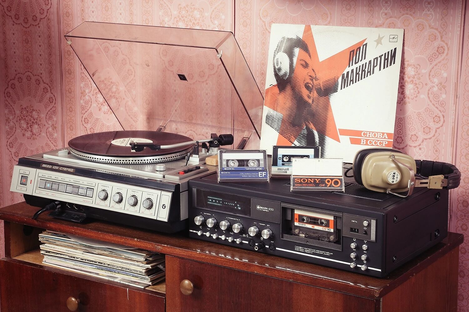 1500x1000, 286 Kb / пластинка, винил, проигрыватель, магнитофон, ссср, Пол Маккартни, маяк, вега, тумбочка
