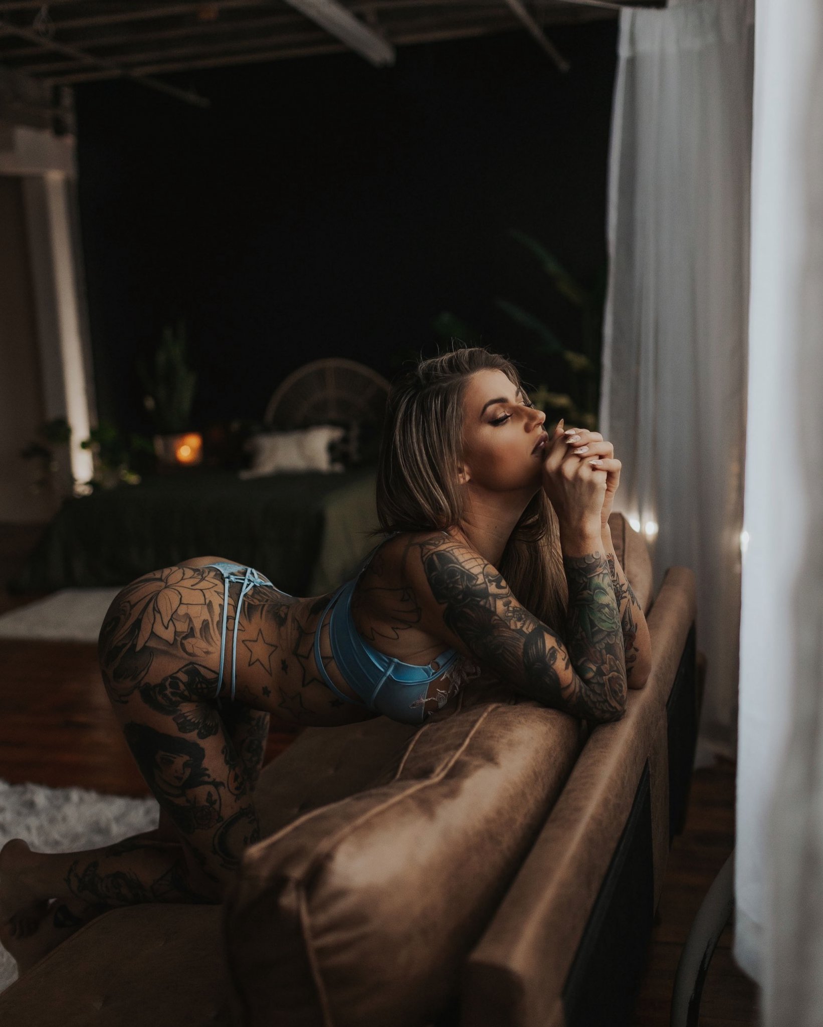 1642x2048, 295 Kb / бельё, тату, диван, шторы, раком