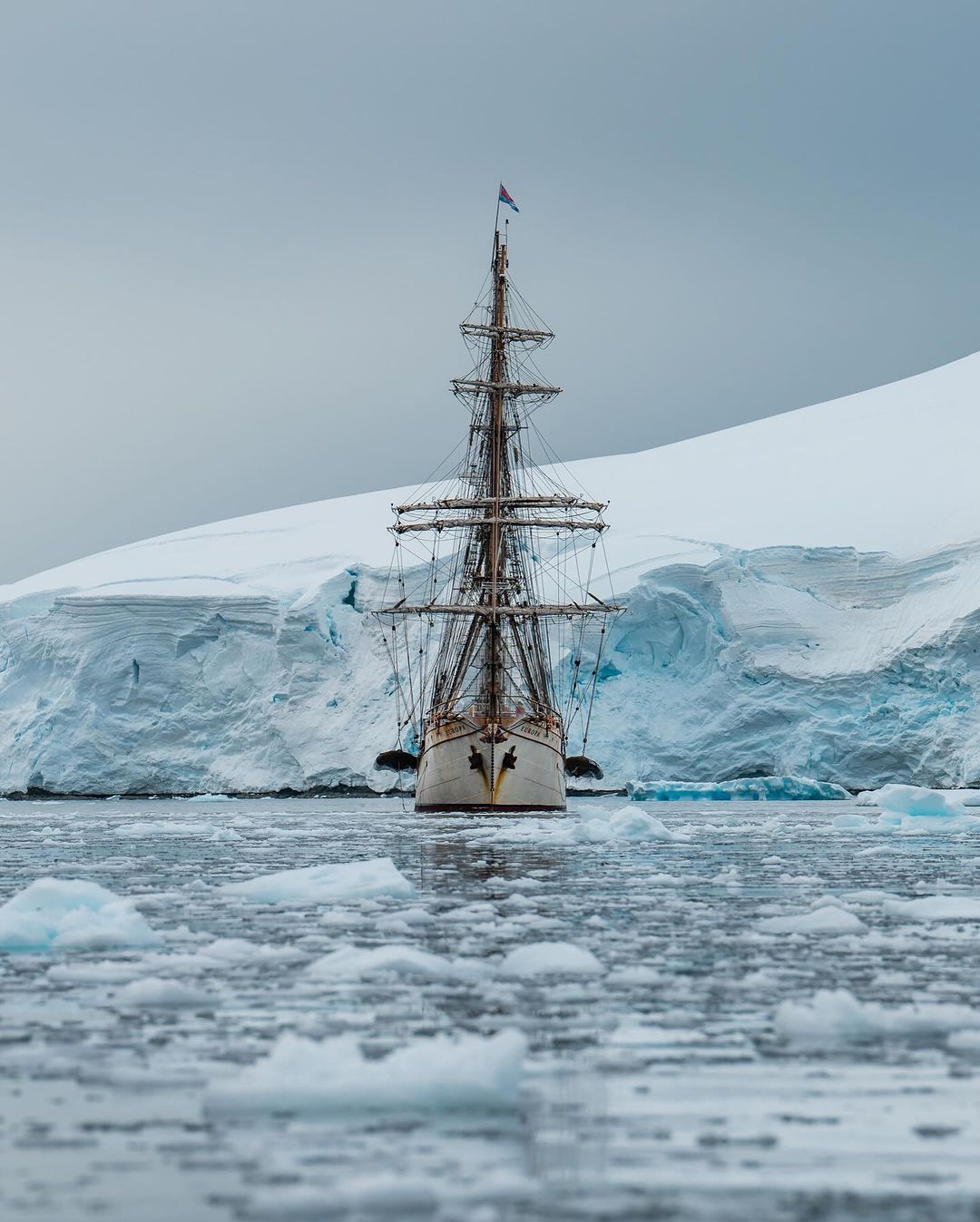1080x1347, 173 Kb / Парусник, корабль, судно, ледокол, Антарктида, лёд