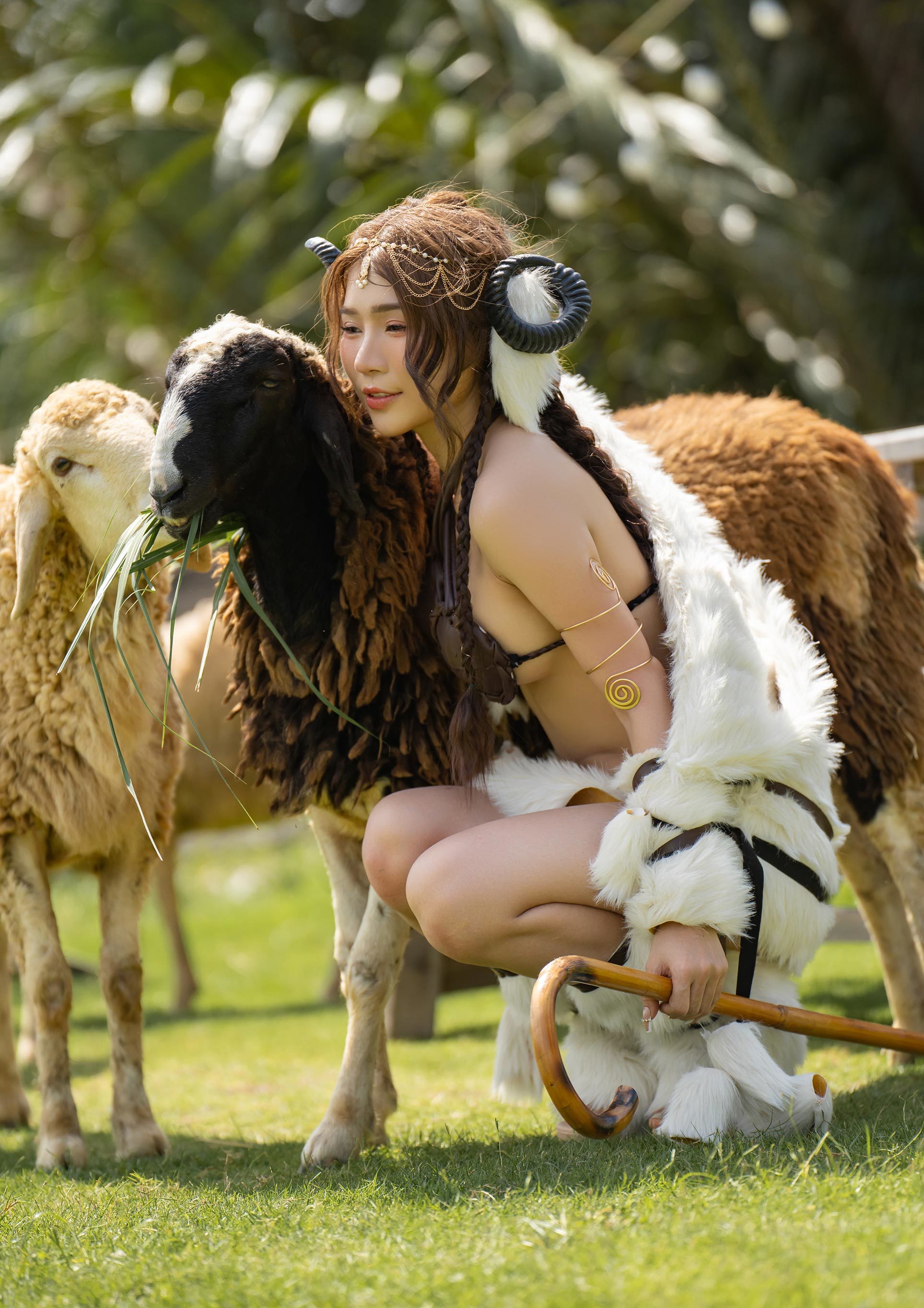 1927x2727, 593 Kb / посох, овцы, рога, украшение