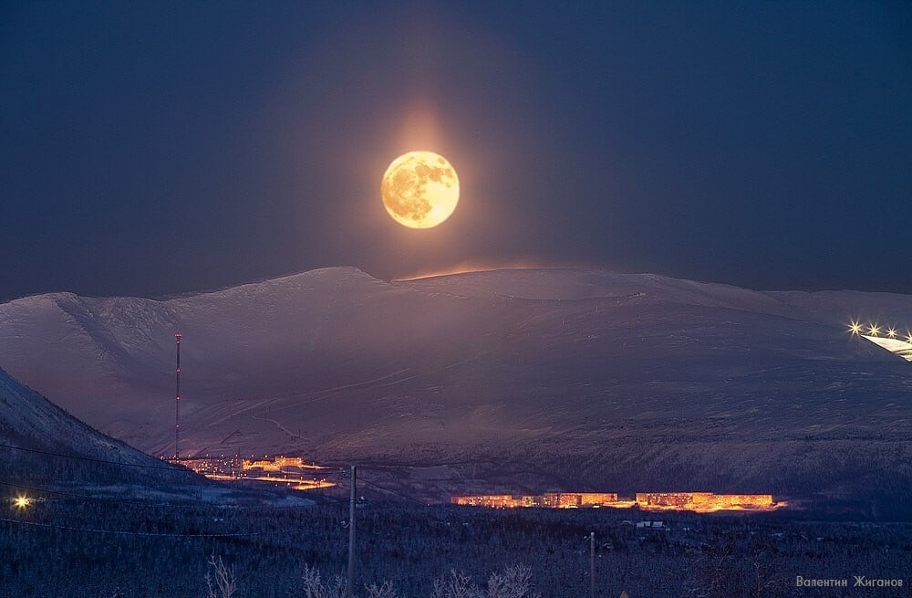 1000x655, 87 Kb / Кировск, луна