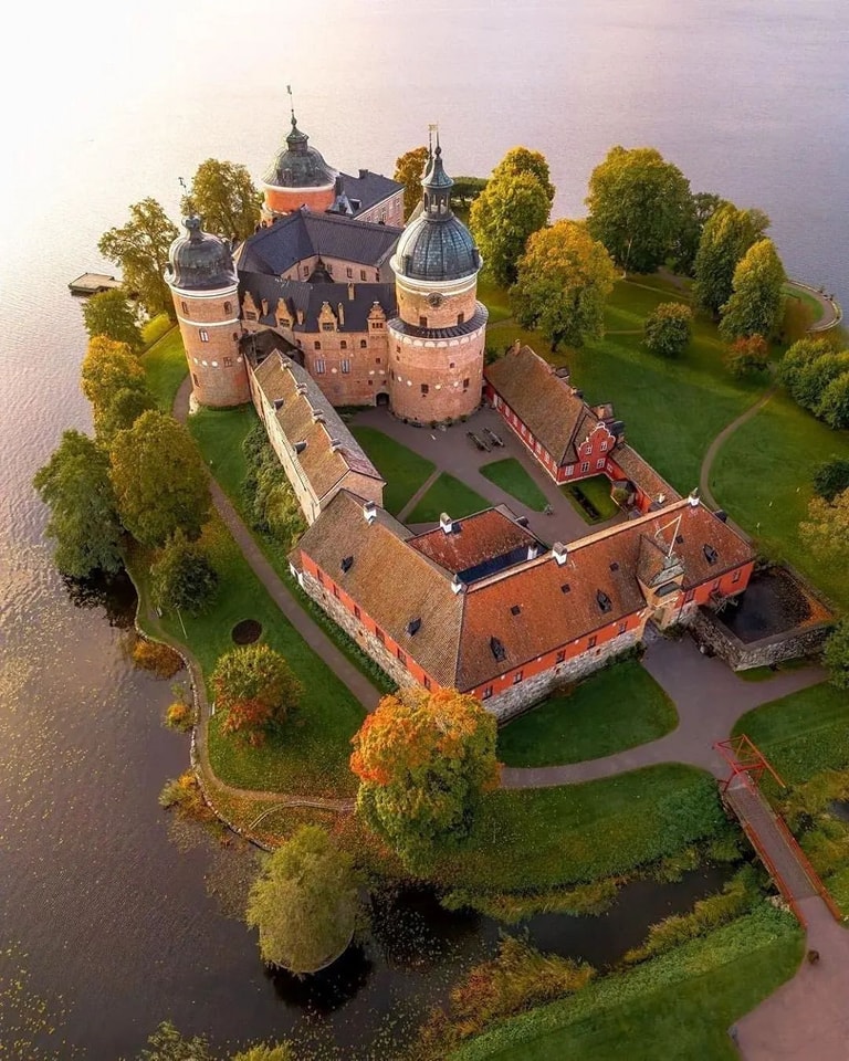 768x960, 203 Kb / Замок, Грипшольм, Марифред, Швеция , озеро Меларен