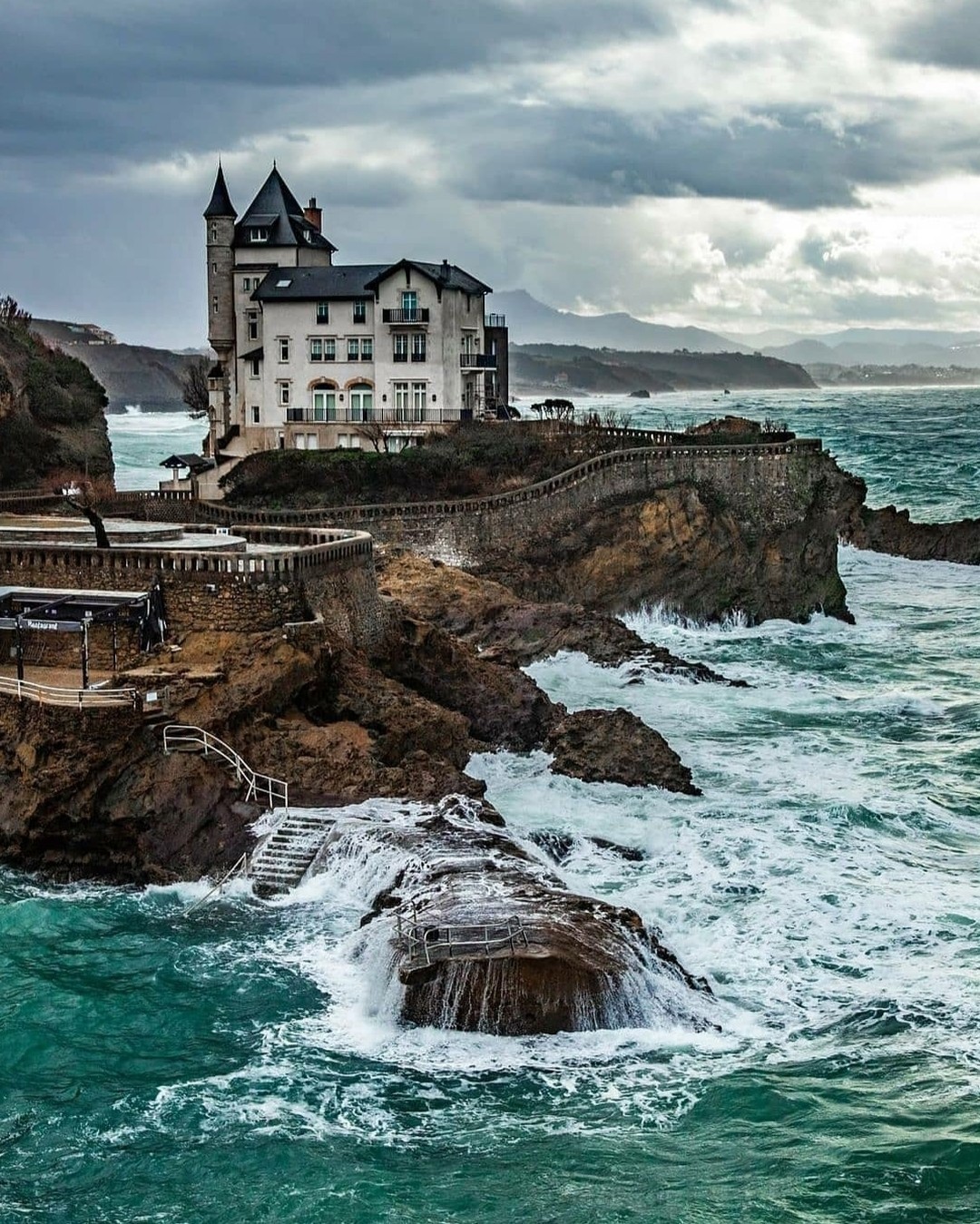 1080x1349, 464 Kb / Франция, берег, горы, камни, скалы