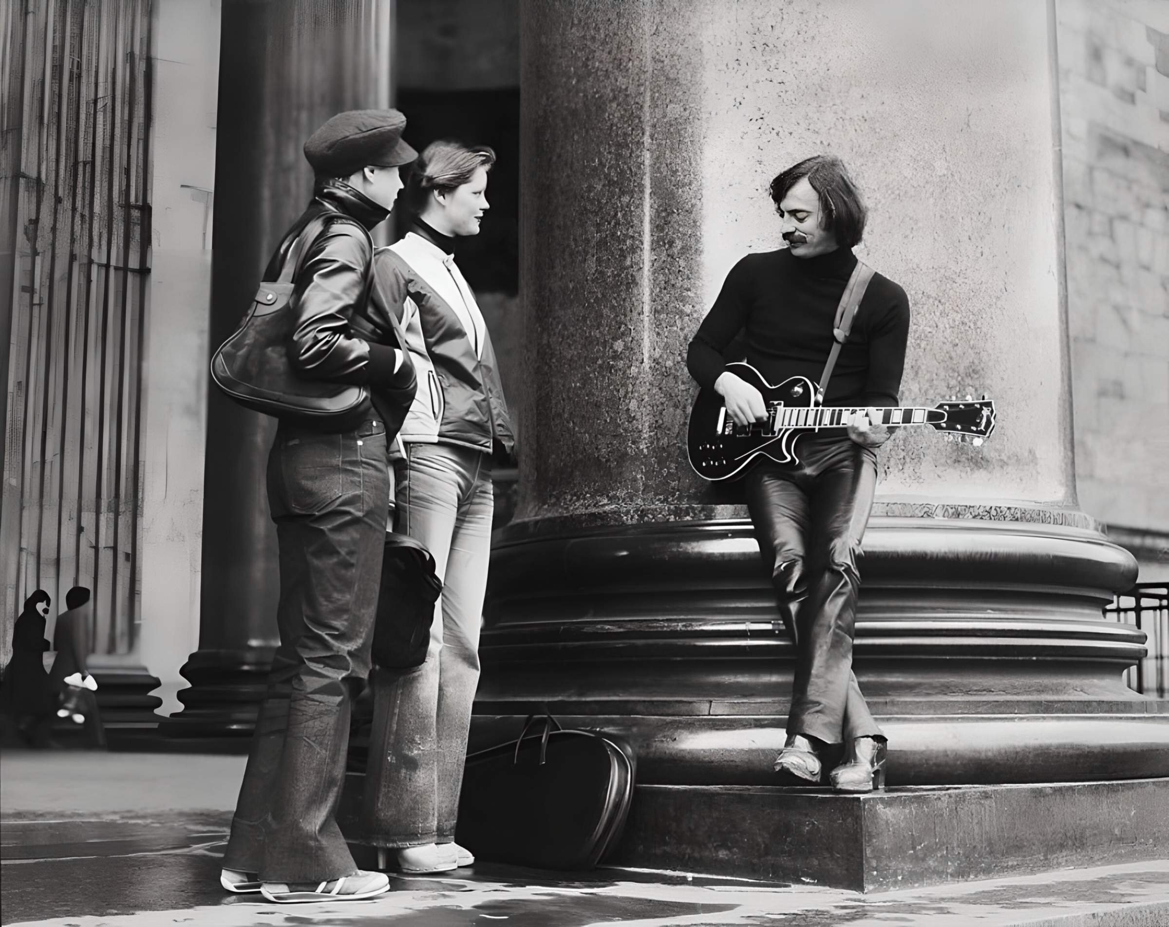 2400x1904, 452 Kb / Михаил Боярский, гитара, ч/б, Исаакиевский собор, Сергей Борисов