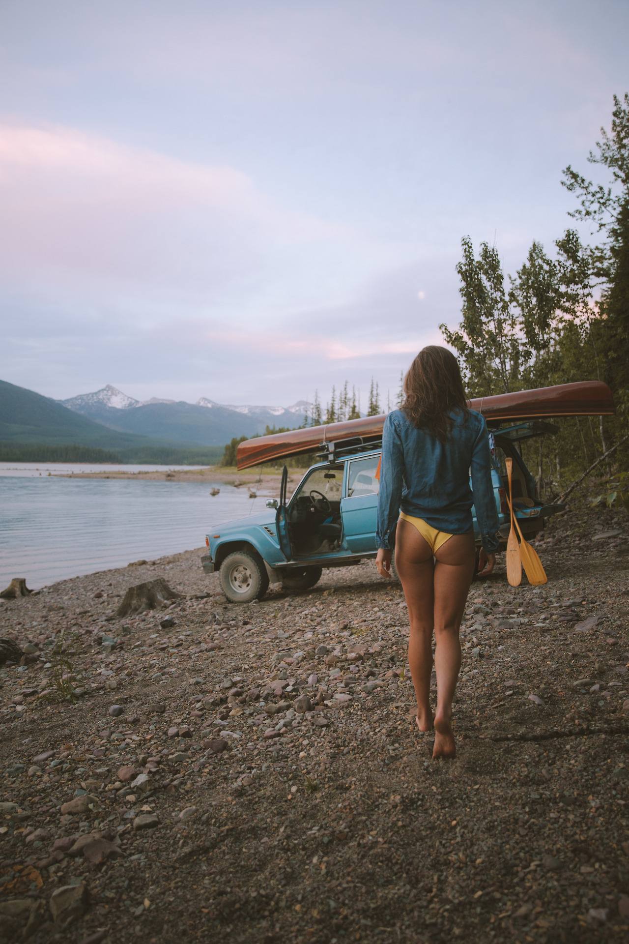 1280x1920, 274 Kb / Лодка, каноэ, рубаха, джинсы, весло