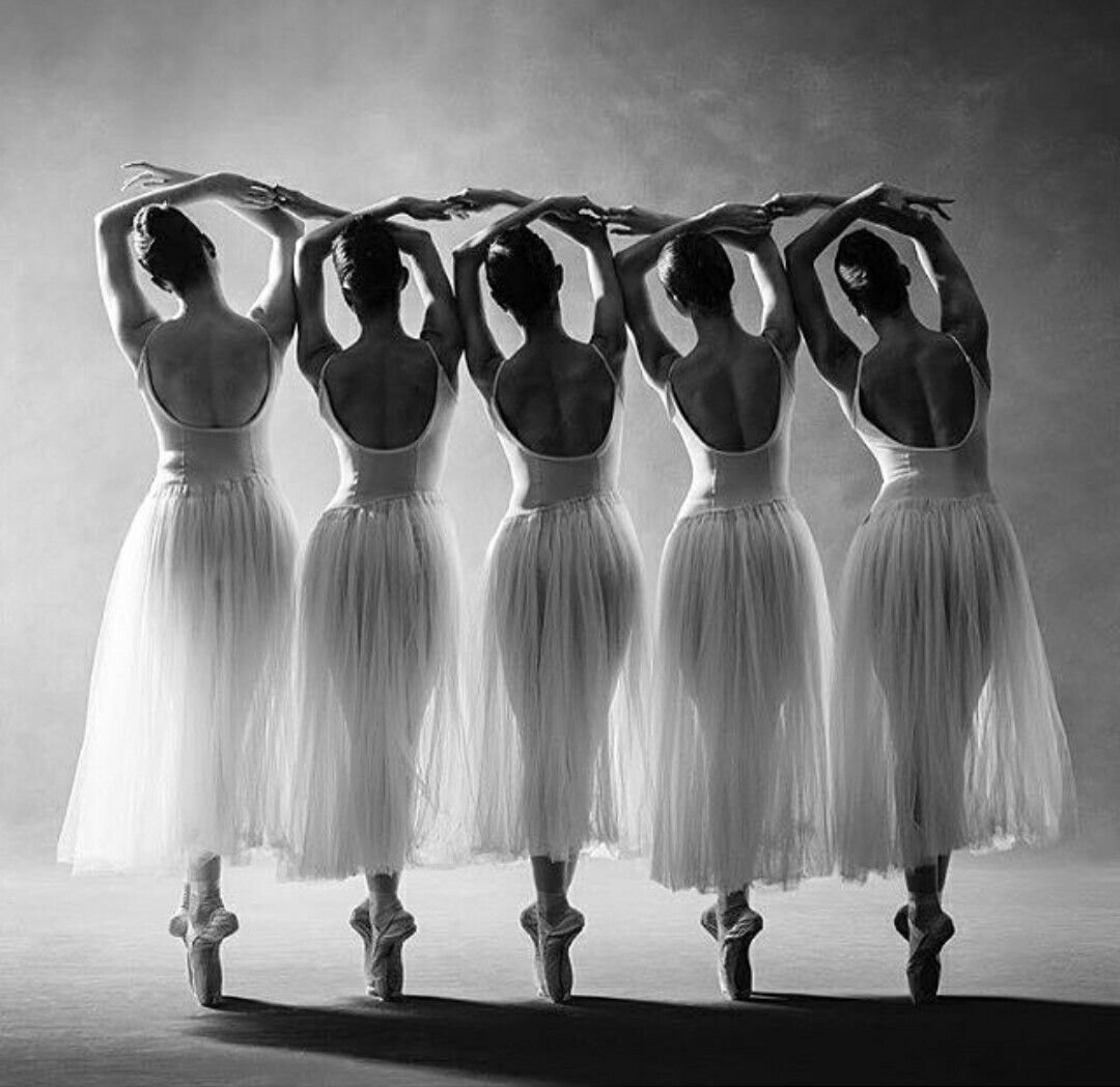 1080x1048, 137 Kb / женщины, балерины, платья, пуанты, танец, ч/б