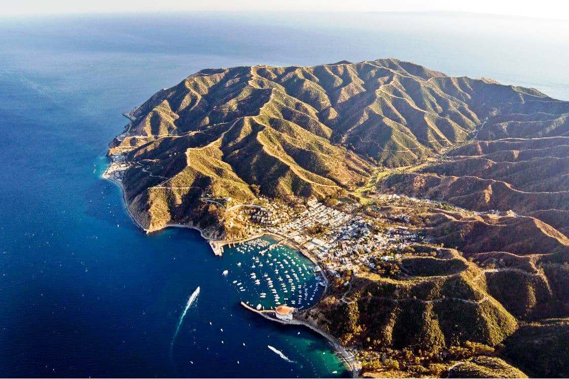 1121x747, 140 Kb / остров,Тихий океан,санта Каталина,рельеф,тени