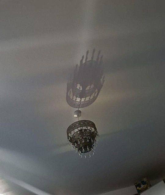 540x640, 21 Kb / светильник, потолок, тень, смайл, люстра