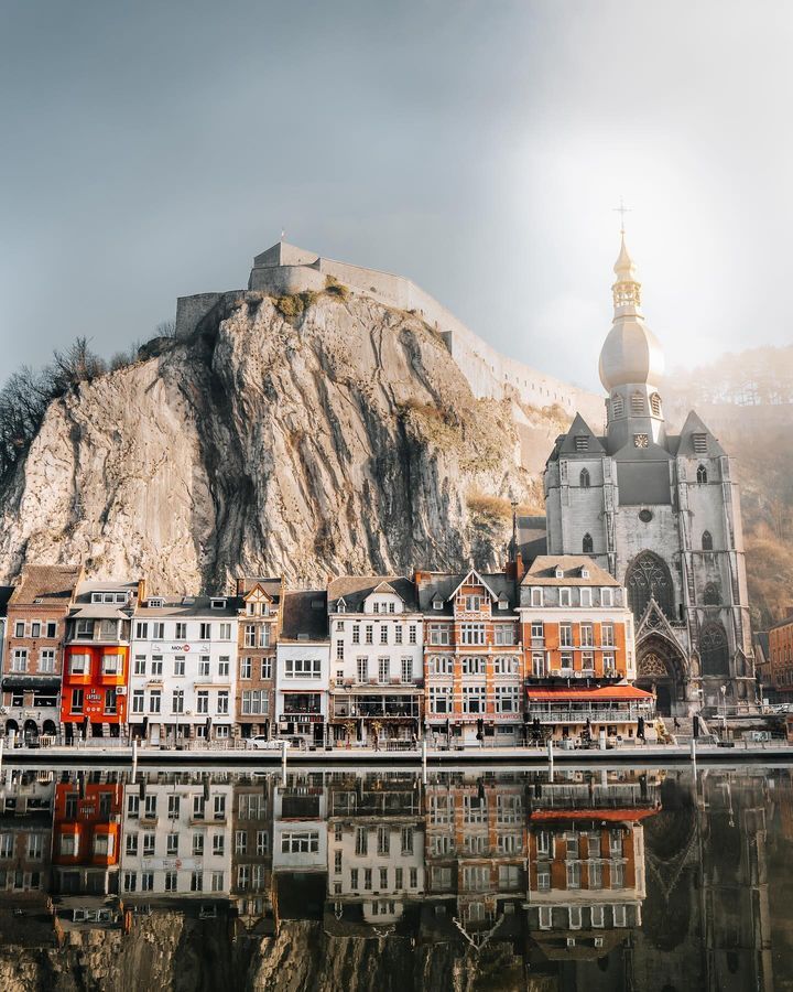 720x900, 143 Kb / Бельгия, горы, скалы, крест, купола, церковь, храм, пристань