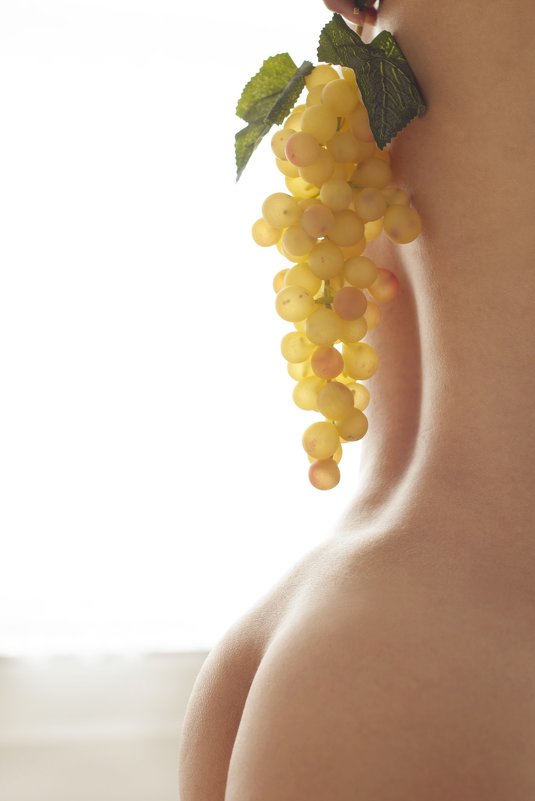 535x801, 30 Kb / спина, попа, виноград, гроздь