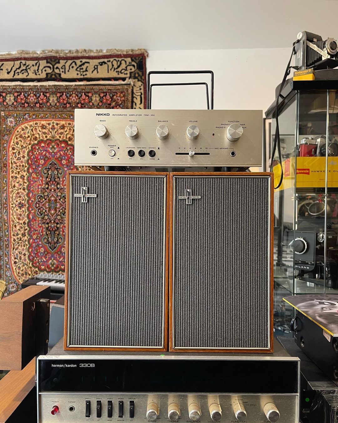 1080x1350, 364 Kb / Колонки, усилитель, ковёр, harman, kardon