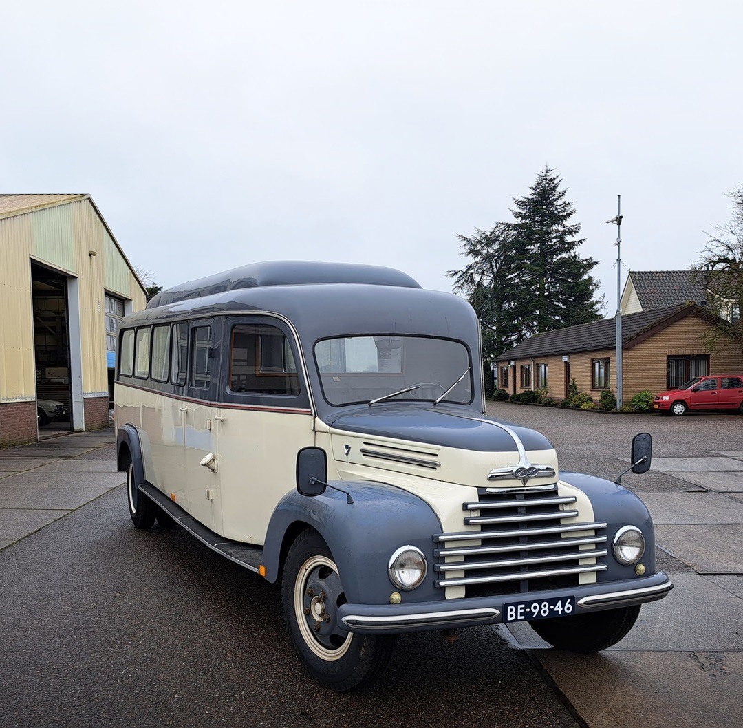 1080x1058, 320 Kb / автомобиль, классика, ретро, Ford, автобус, фургон