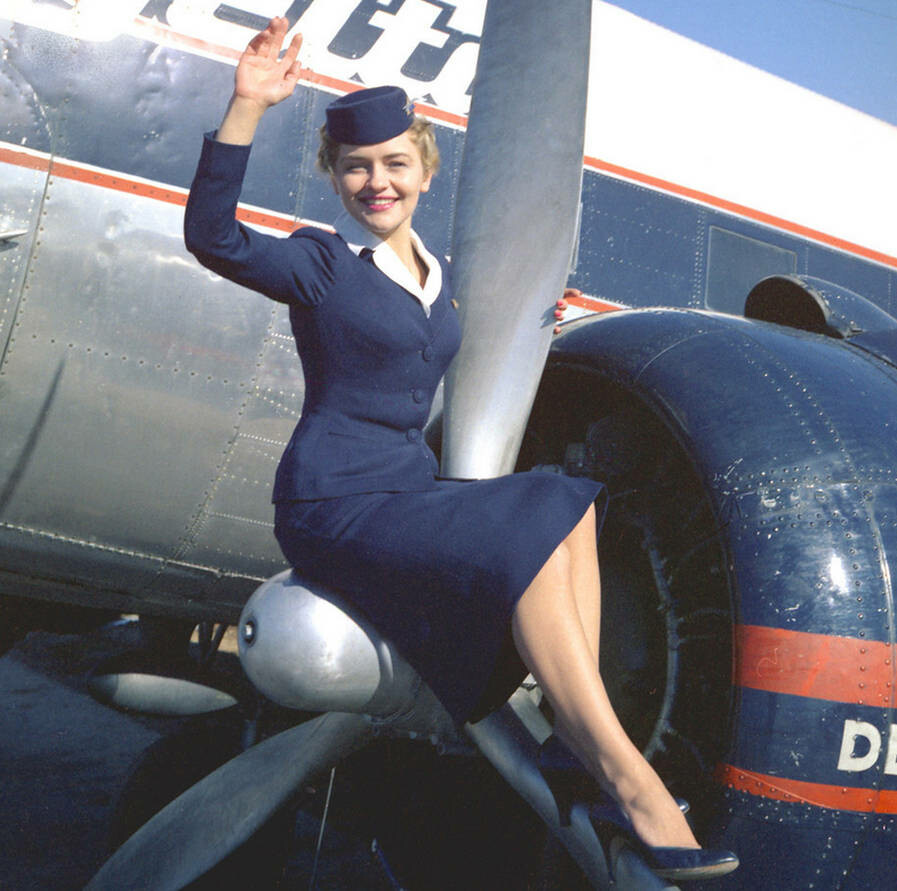 897x891, 140 Kb / ретро, стюардесса, самолёт, винт, двигатель