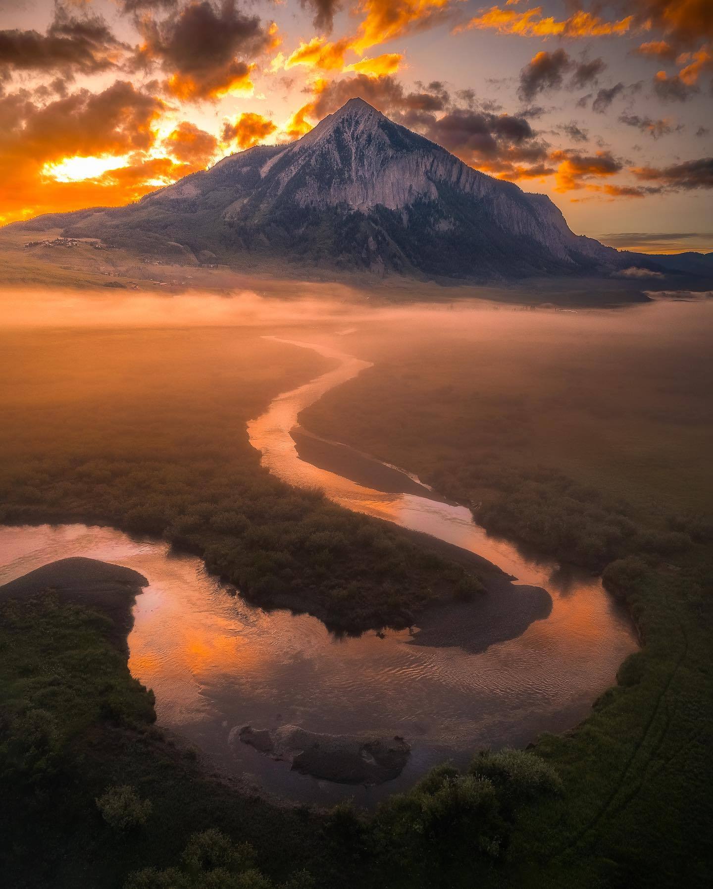 1440x1795, 235 Kb / Река, гора, закат, облака