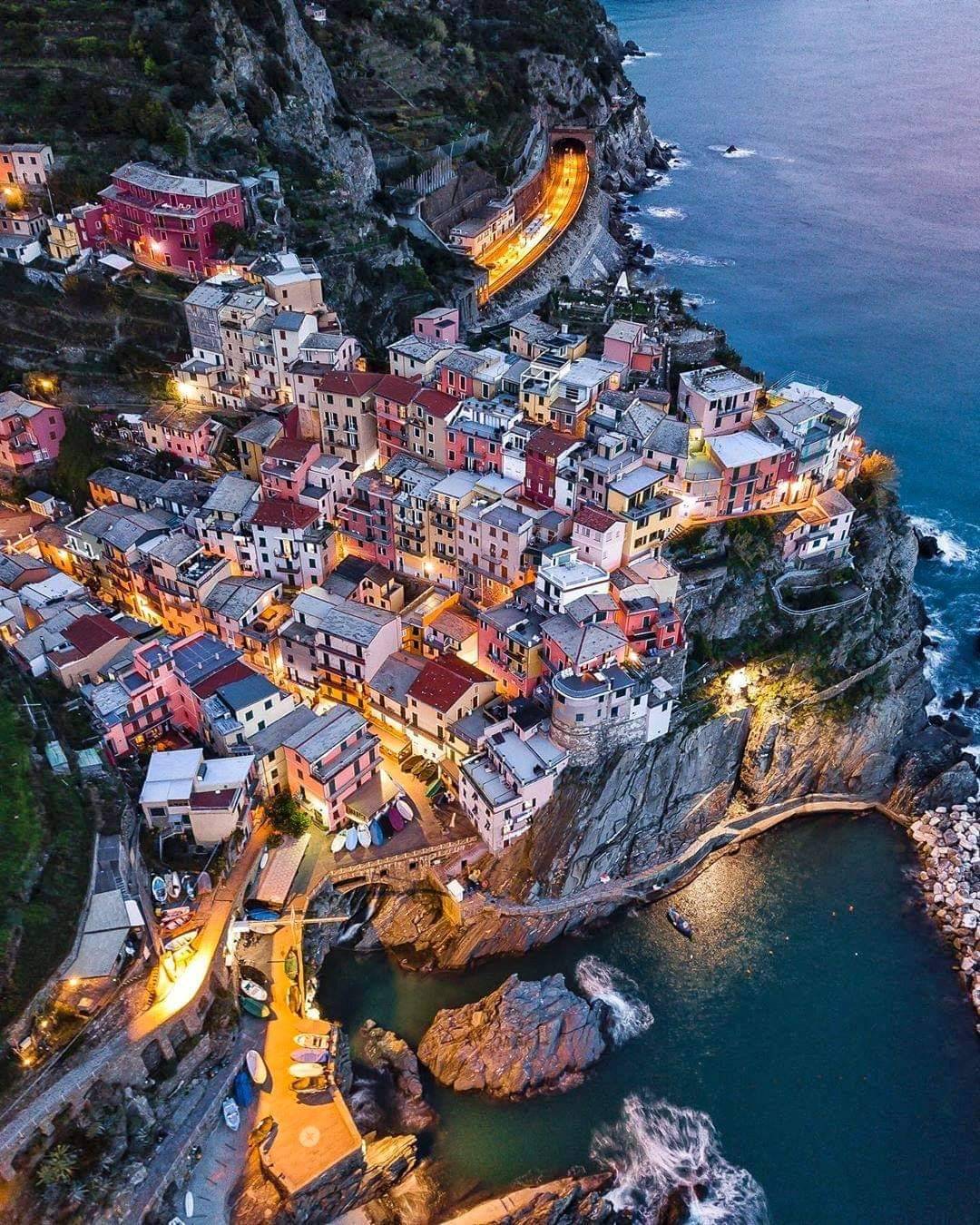 1080x1350, 338 Kb / Италия, горы, скалы, город, море, побережье, бухта, фьорд