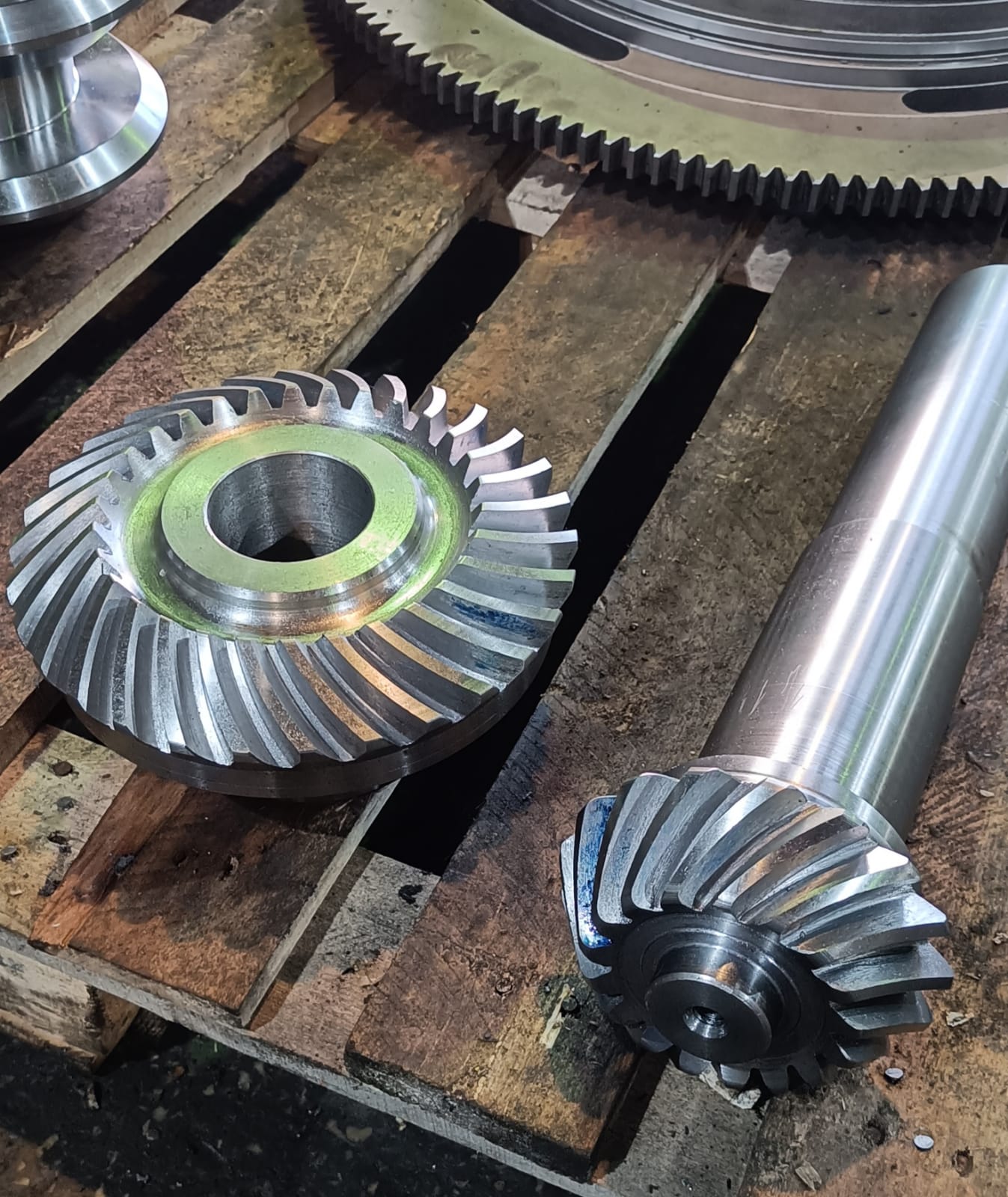 1347x1600, 305 Kb / Вал-шестерня, зубчатое колесо, поддон