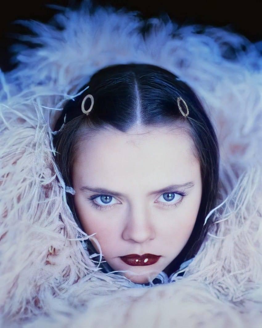 850x1066, 76 Kb / Christina Ricci