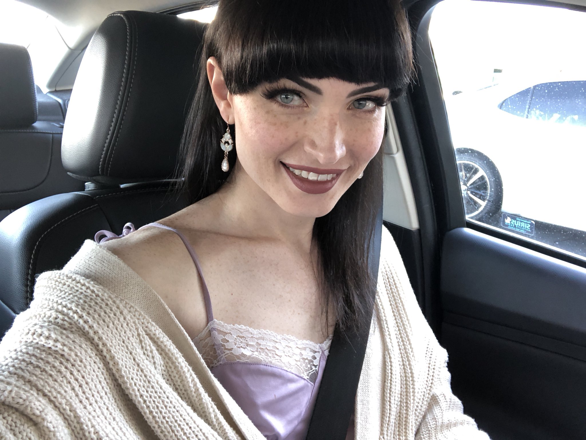 2048x1538, 367 Kb / портрет, Natalie Mars, серьги, машина