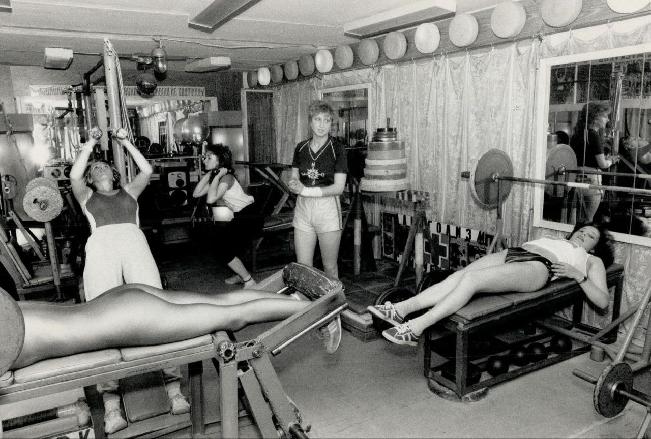 1280x864, 208 Kb / спортзал, ч/б