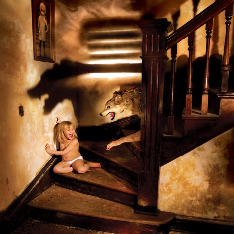 474x474, 50 Kb / волк, ужас, ребенок, лестница