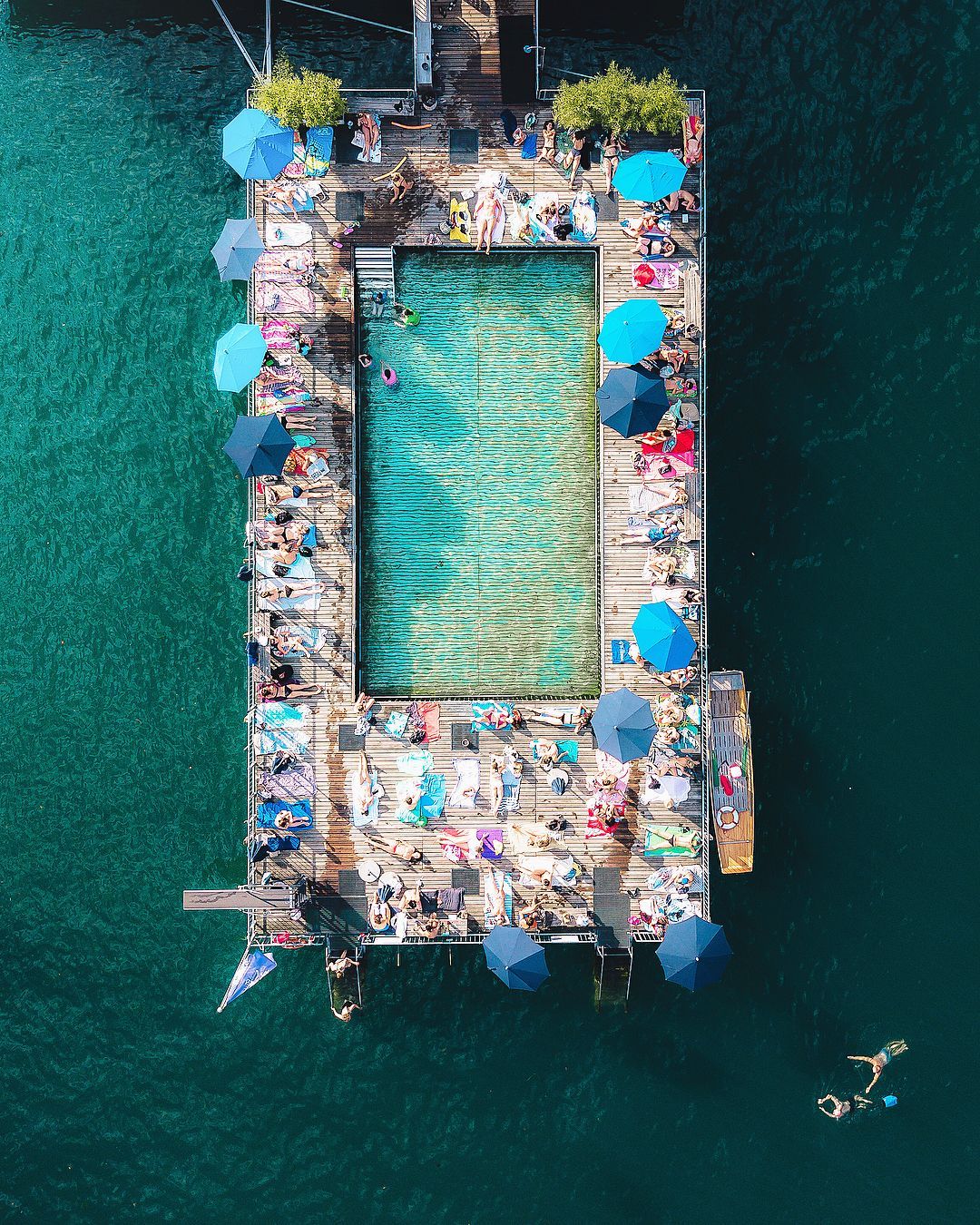 1080x1350, 438 Kb / бассейн, сверху, озеро, Цюрихское озеро, Швейцария, курорт