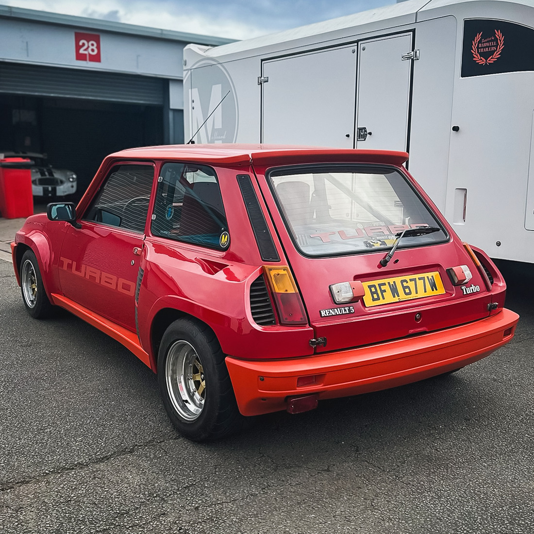 1100x1100, 457 Kb / автомобиль, классика, ретро, Renault