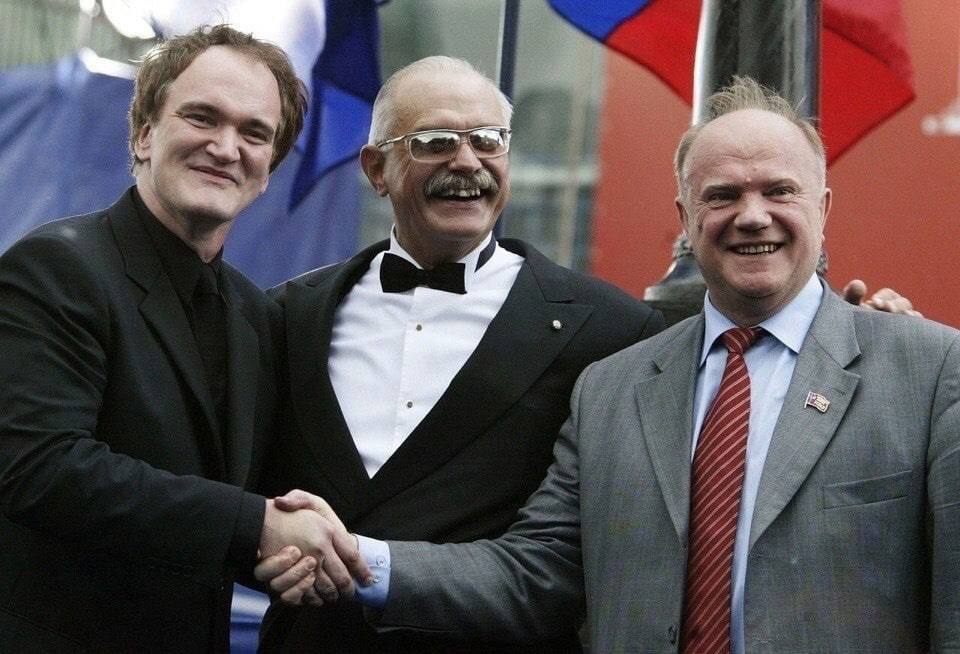 960x654, 82 Kb / Тарантино, Михалков, Зюганов, бабочка, пиджак, смокинг, очки, галстук