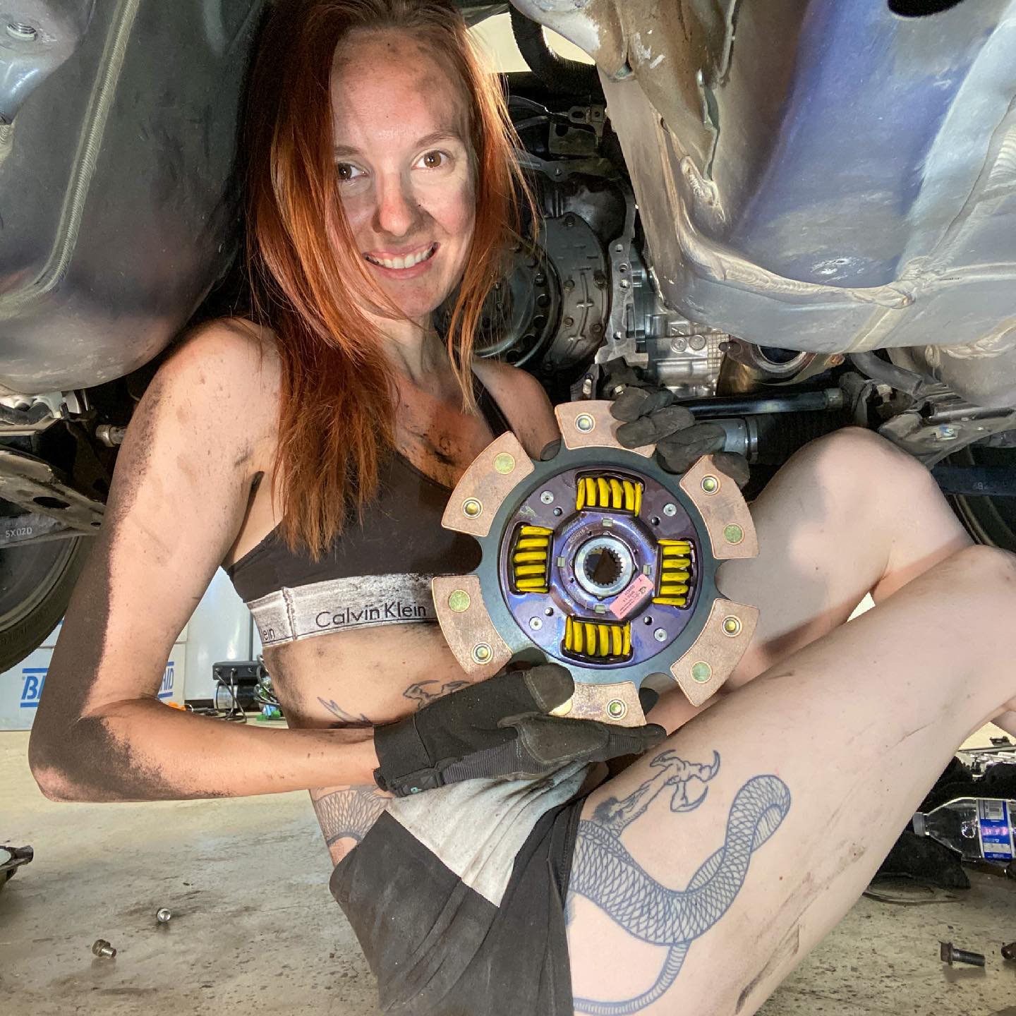 1440x1440, 264 Kb / диск сцепления, тату, перчатки.