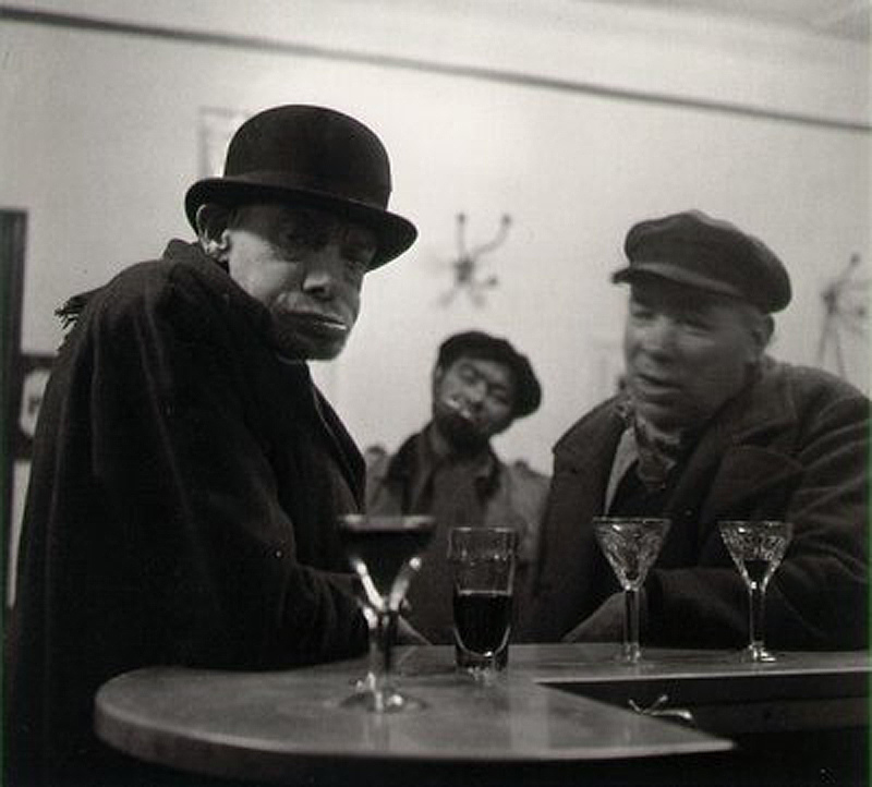 800x722, 143 Kb / Дуано, бар, выпивохи, Франция, ч/б, Париж