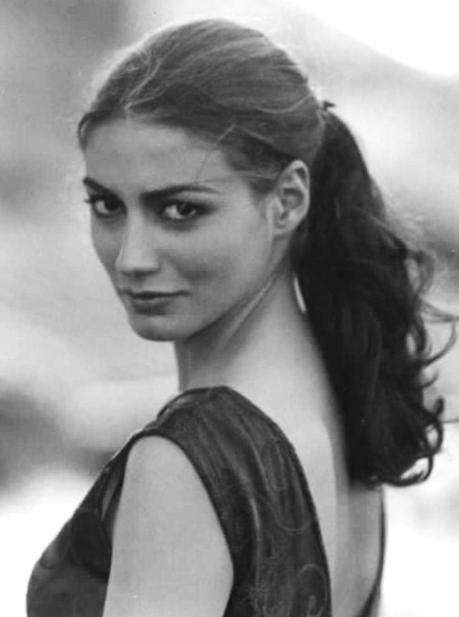 669x900, 71 Kb / Brunella Briganti, Мама, Monica Bellucci, ч/б