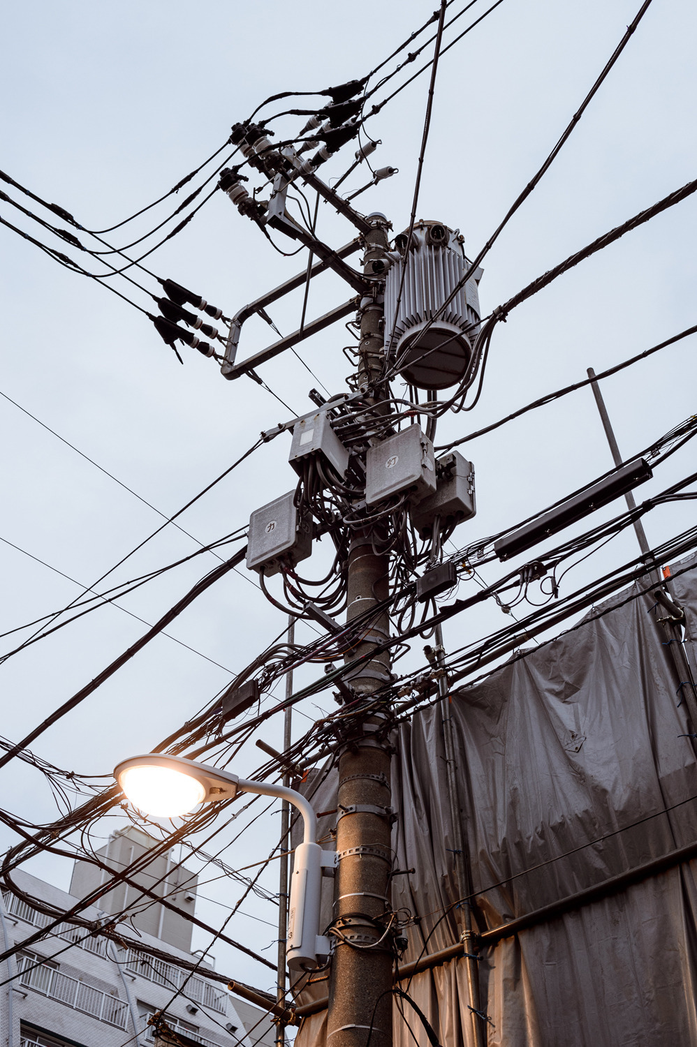 998x1500, 505 Kb / Столб, кабель, провода, фонарь