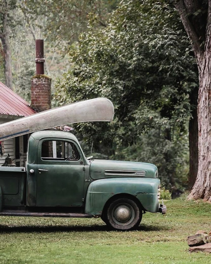 833x1042, 215 Kb / Пикап, лодка, каноэ, дерево, дом, труба