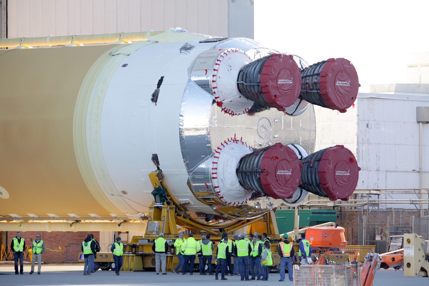 1400x933, 180 Kb / Ракета