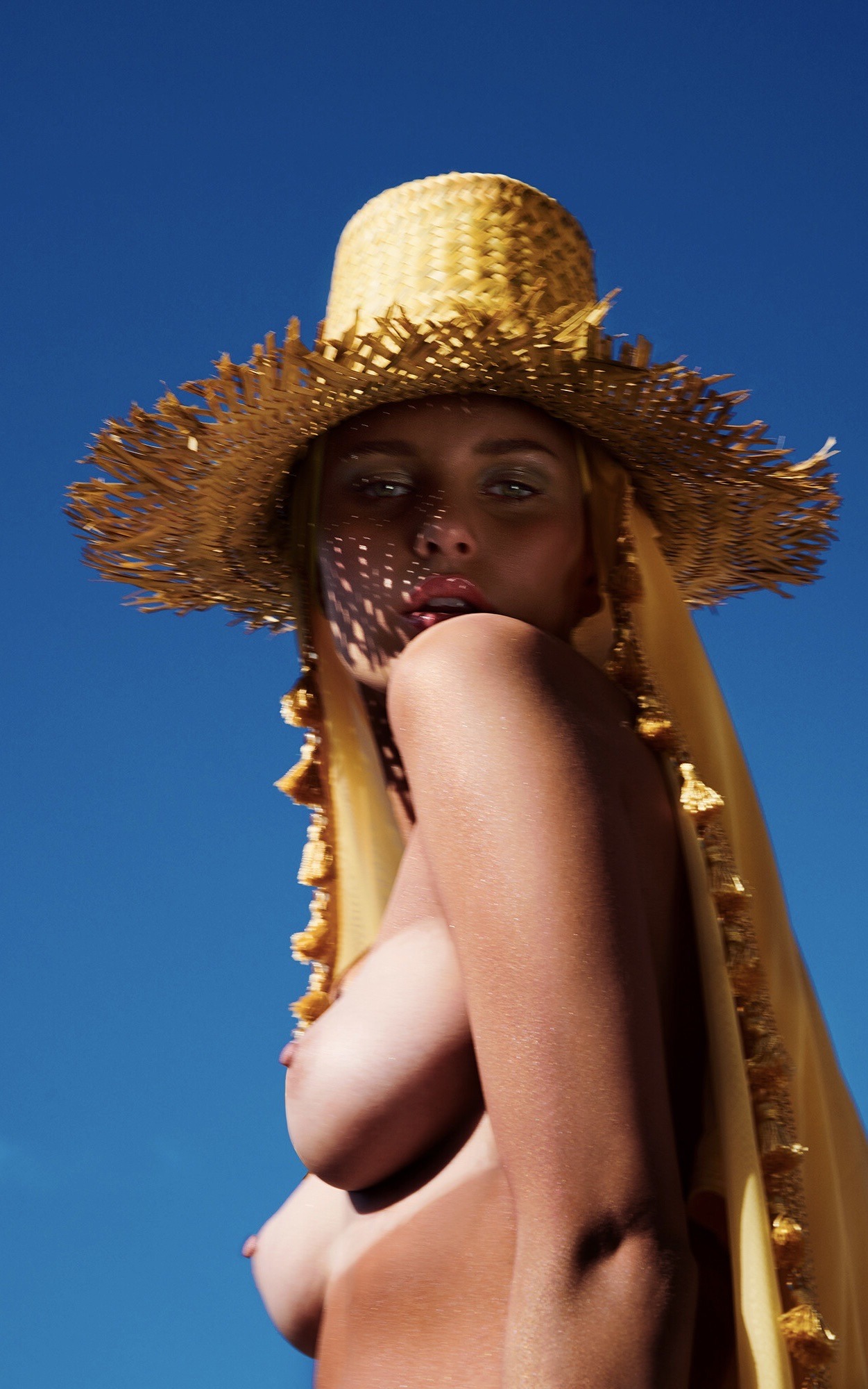 1251x2000, 425 Kb / Arina Lush, шляпа, загар