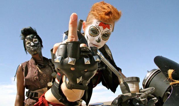 630x374, 65 Kb / bountykiller, кадр, фильм, мотоцикл, фак, fuck