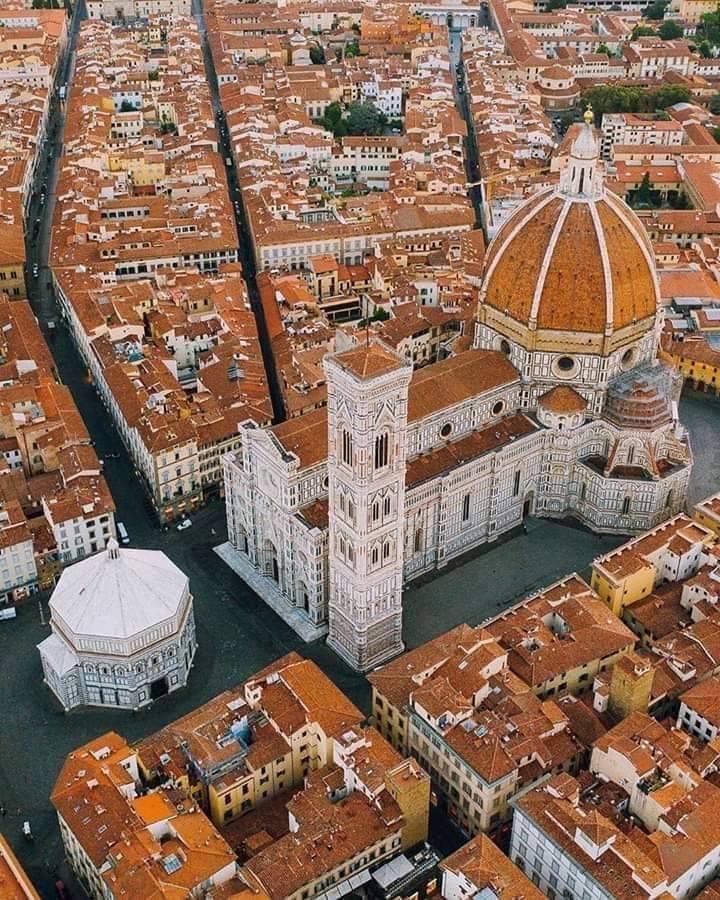 720x900, 157 Kb / Италия, Флоренция, город, сверху, крыша, купол, здания, Собор Санта-Мария-дель-Фьоре
