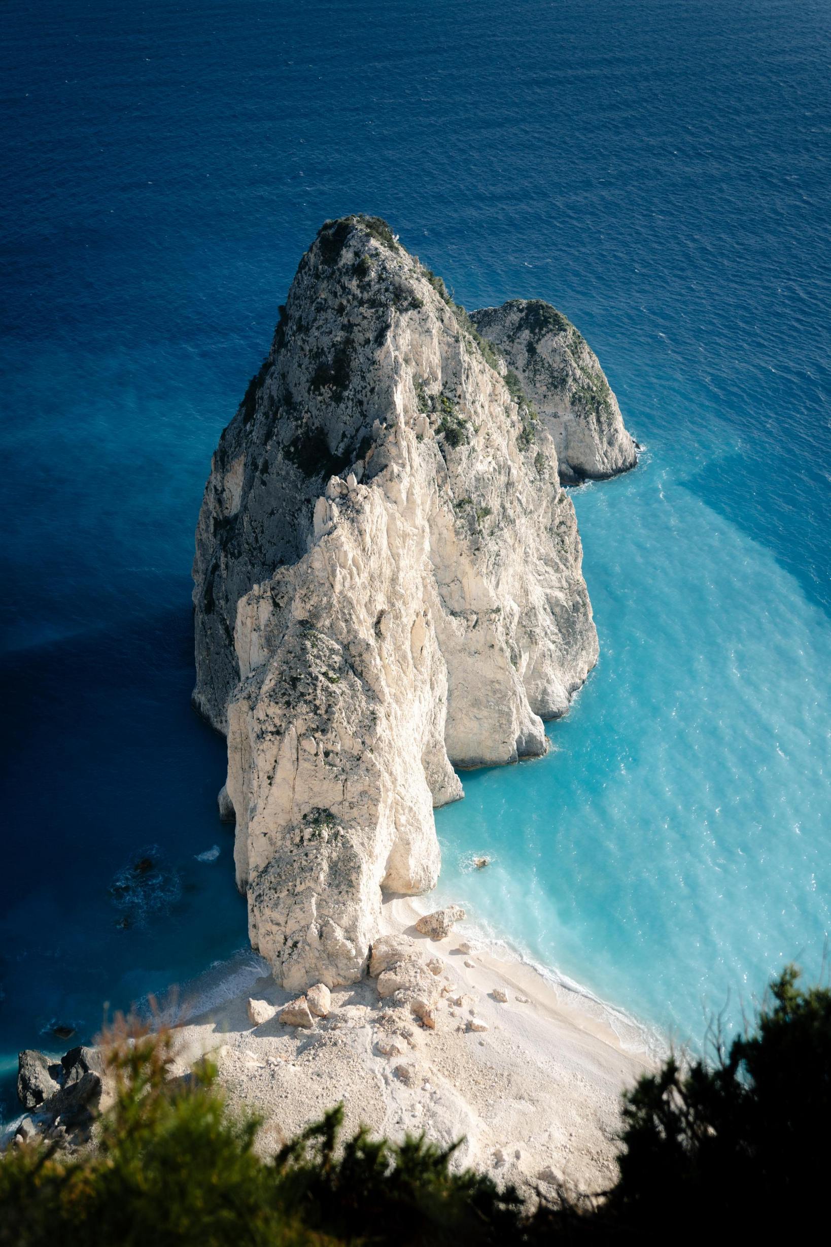 1638x2457, 507 Kb / горы, скалы, берег, обрыв, море