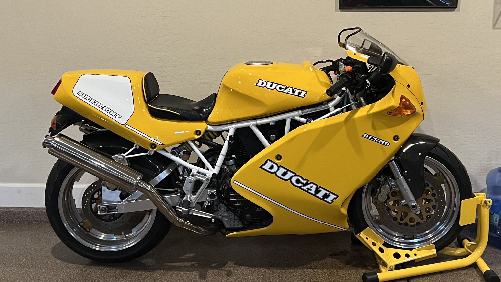 2048x1152, 408 Kb / Ducati Superlight 900SS, мотоцикл