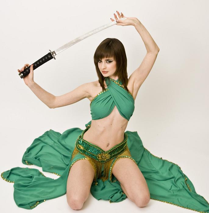 686x698, 63 Kb / simka, меч, блогерша, косплей